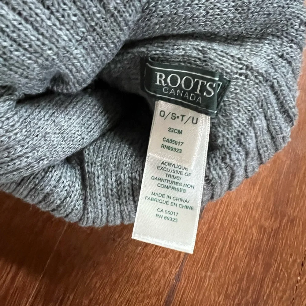 Roots Canada Kids Knit Beanie Set of 2 Gray and Pink Girls 23cm winter ski